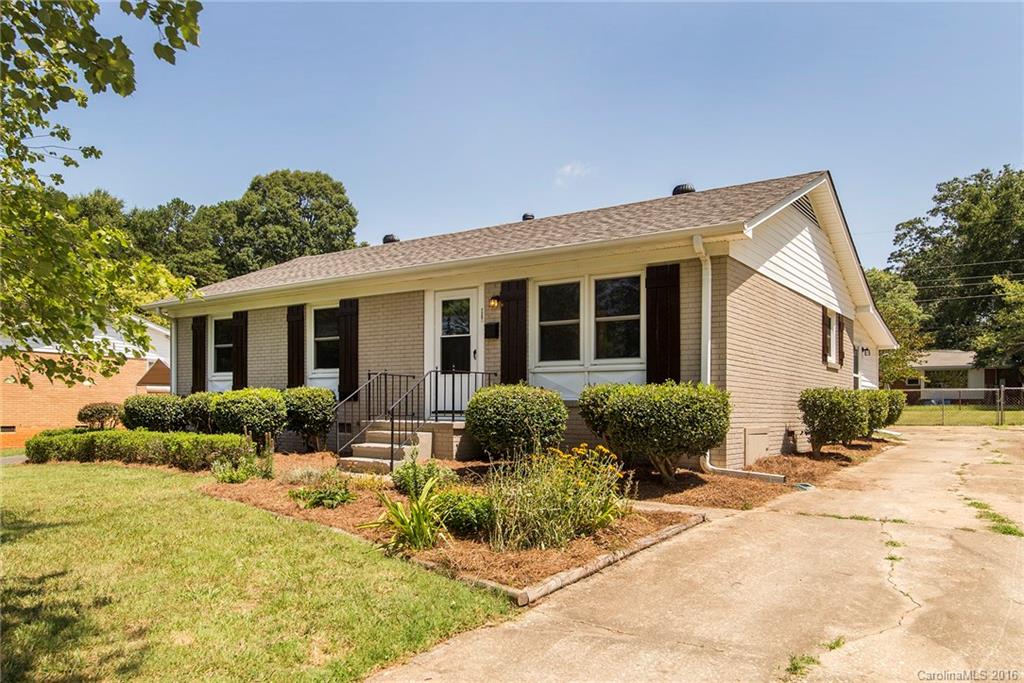 4209 Woodleaf Road Charlotte, NC 28205 - Photo 3 of 18 a front view of house with yard and green space