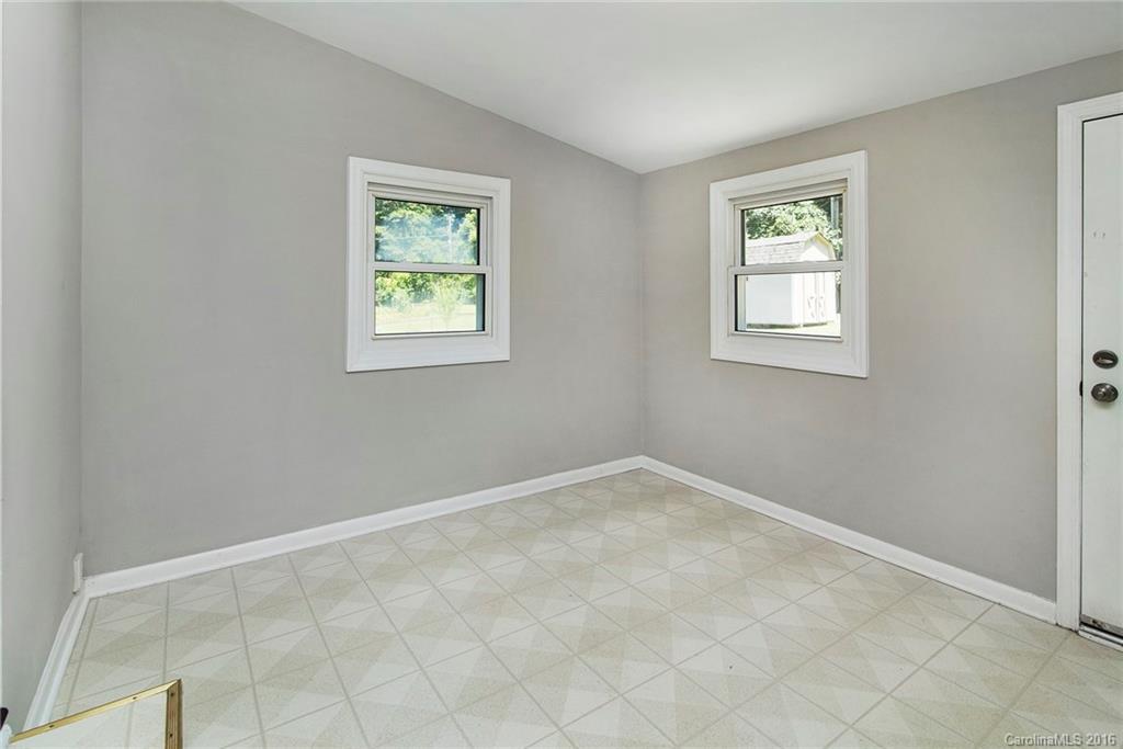 4209 Woodleaf Road Charlotte, NC 28205 - Photo 10 of 18 an empty room with windows