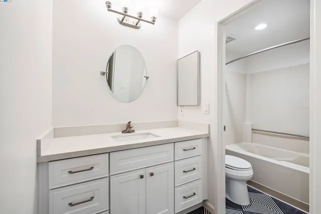 $2,950 | 760 Canyon Oaks Drive, Unit D, Oakland, CA 94605