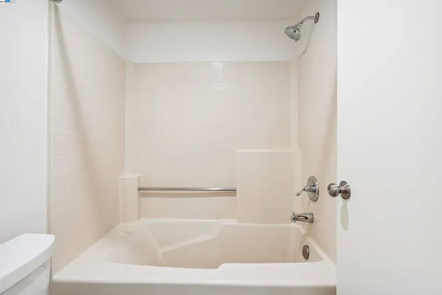 $2,950 | 760 Canyon Oaks Drive, Unit D, Oakland, CA 94605