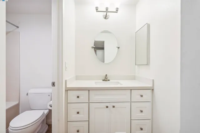 $2,950 | 760 Canyon Oaks Drive, Unit D, Oakland, CA 94605