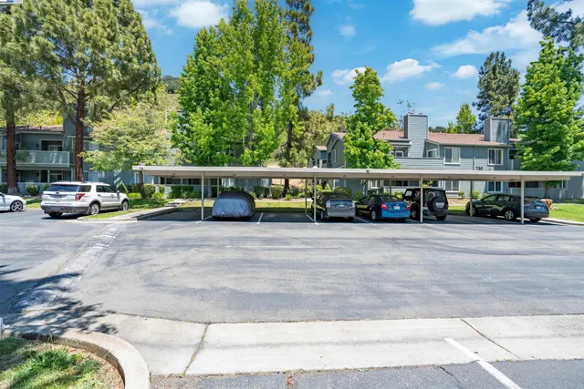 $2,950 | 760 Canyon Oaks Drive, Unit D, Oakland, CA 94605