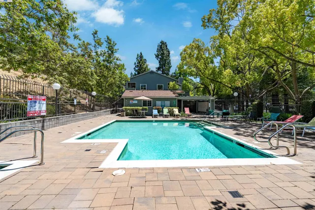 $2,950 | 760 Canyon Oaks Drive, Unit D, Oakland, CA 94605