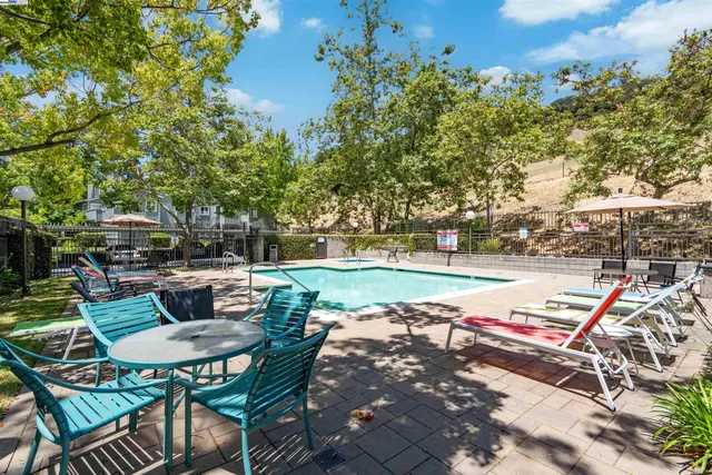 $2,950 | 760 Canyon Oaks Drive, Unit D, Oakland, CA 94605