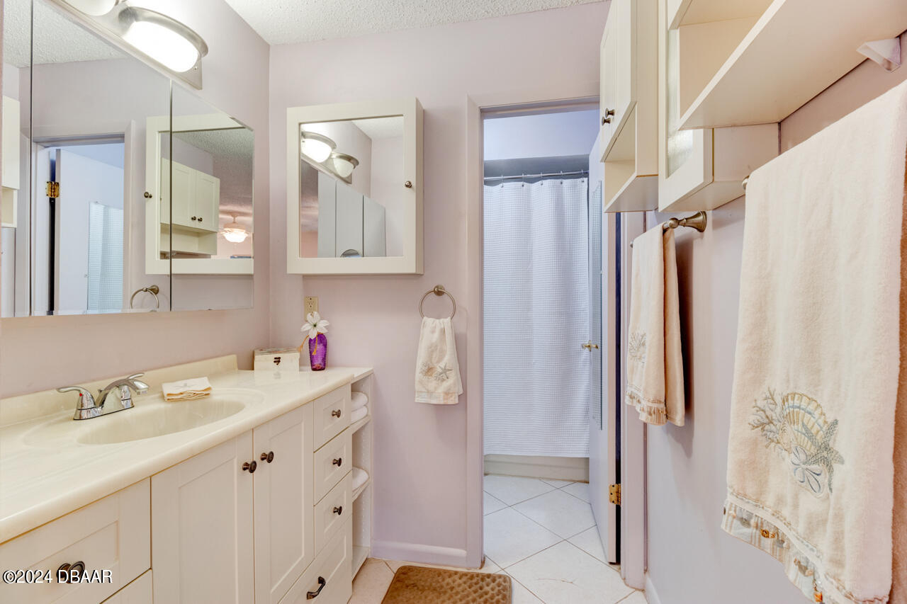 13 Glen Arbor Park Ormond Beach, FL 32174 - Photo 15 of 35 a bathroom with a double vanity sink mirror and double