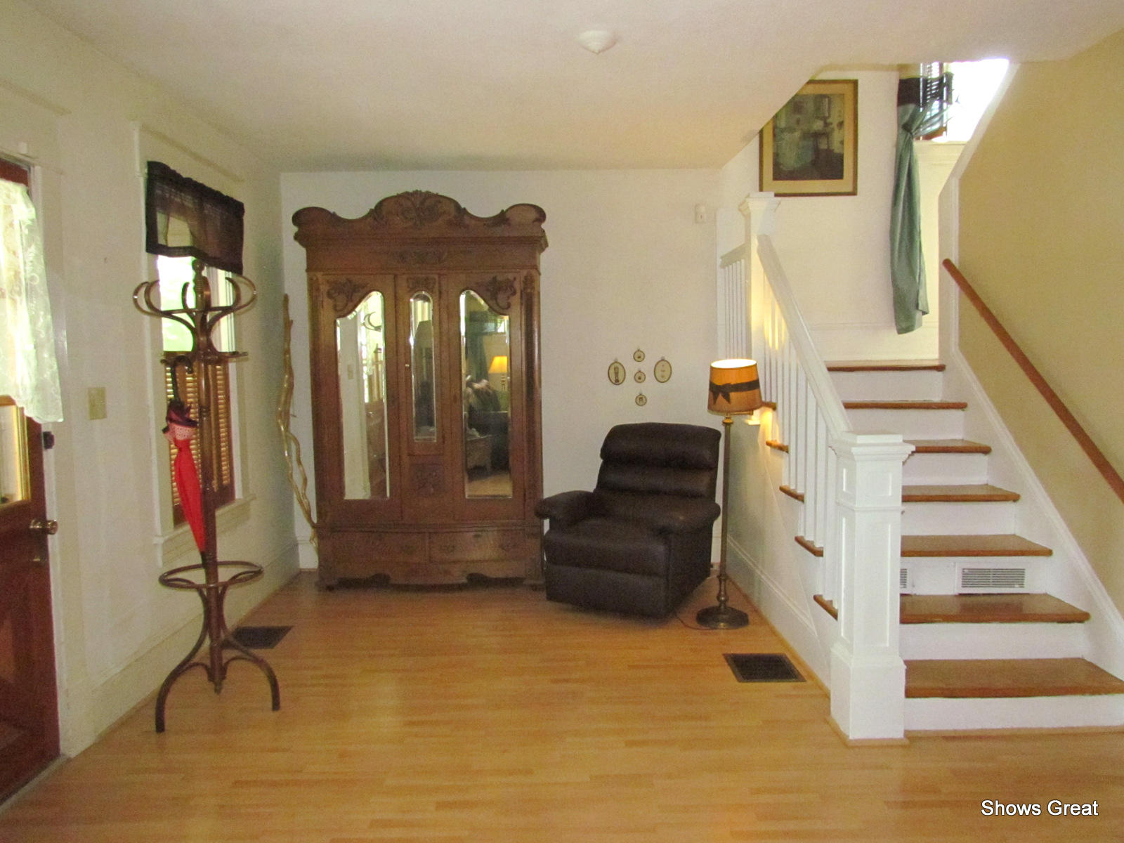 2517 Weaver Road Southwest Roanoke, VA 24015 - Photo 21 of 50 living room and steps