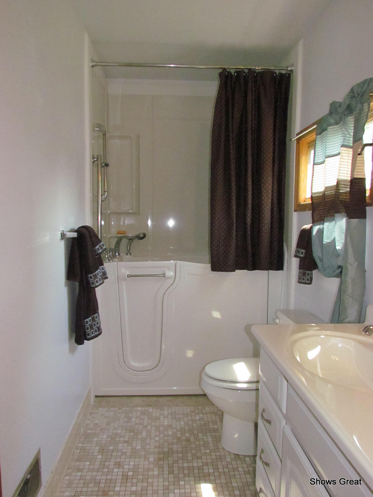 2517 Weaver Road Southwest Roanoke, VA 24015 - Photo 42 of 50 main level bath