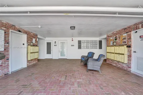 $229,900 | 455 Paradise Isle Boulevard, Unit 104, Hallandale Beach, FL 33009