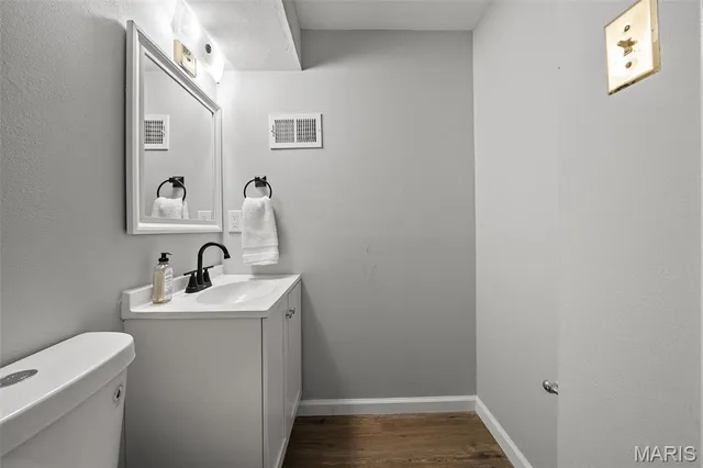 $355,000 | 11008 Baywood Terrace, St. Louis, MO 63126