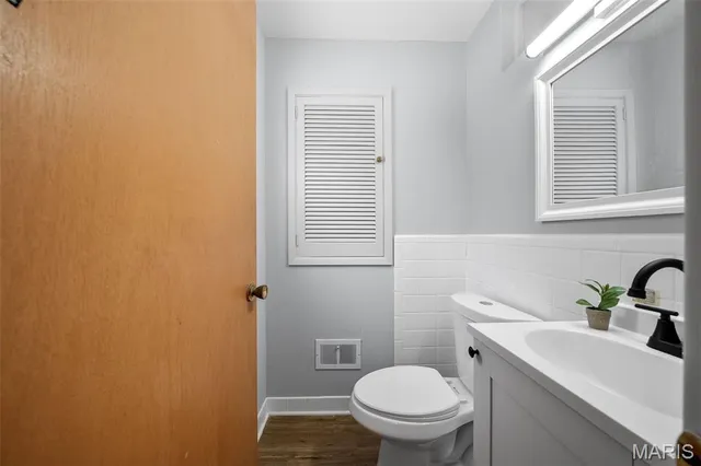 $355,000 | 11008 Baywood Terrace, St. Louis, MO 63126