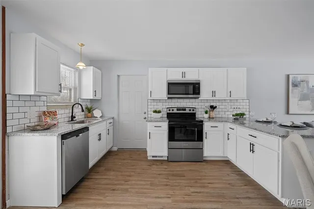 $355,000 | 11008 Baywood Terrace, St. Louis, MO 63126