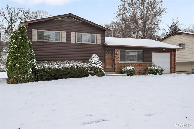 $355,000 | 11008 Baywood Terrace, St. Louis, MO 63126