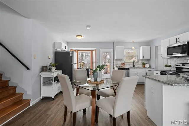 $355,000 | 11008 Baywood Terrace, St. Louis, MO 63126