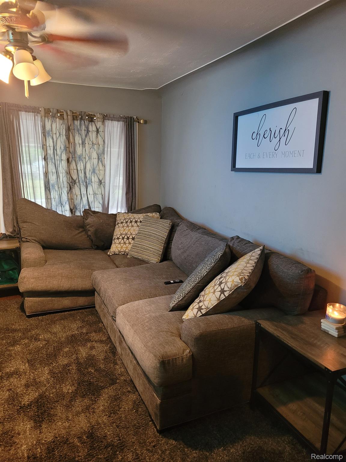 1986 Rome Avenue Warren, MI 48091 - Photo 5 of 29 Living Room View