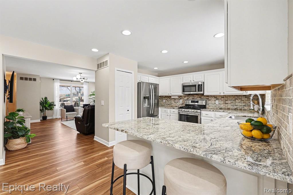 3788 Dearborn Avenue Rochester Hills, MI 48309 - Photo 8 of 29