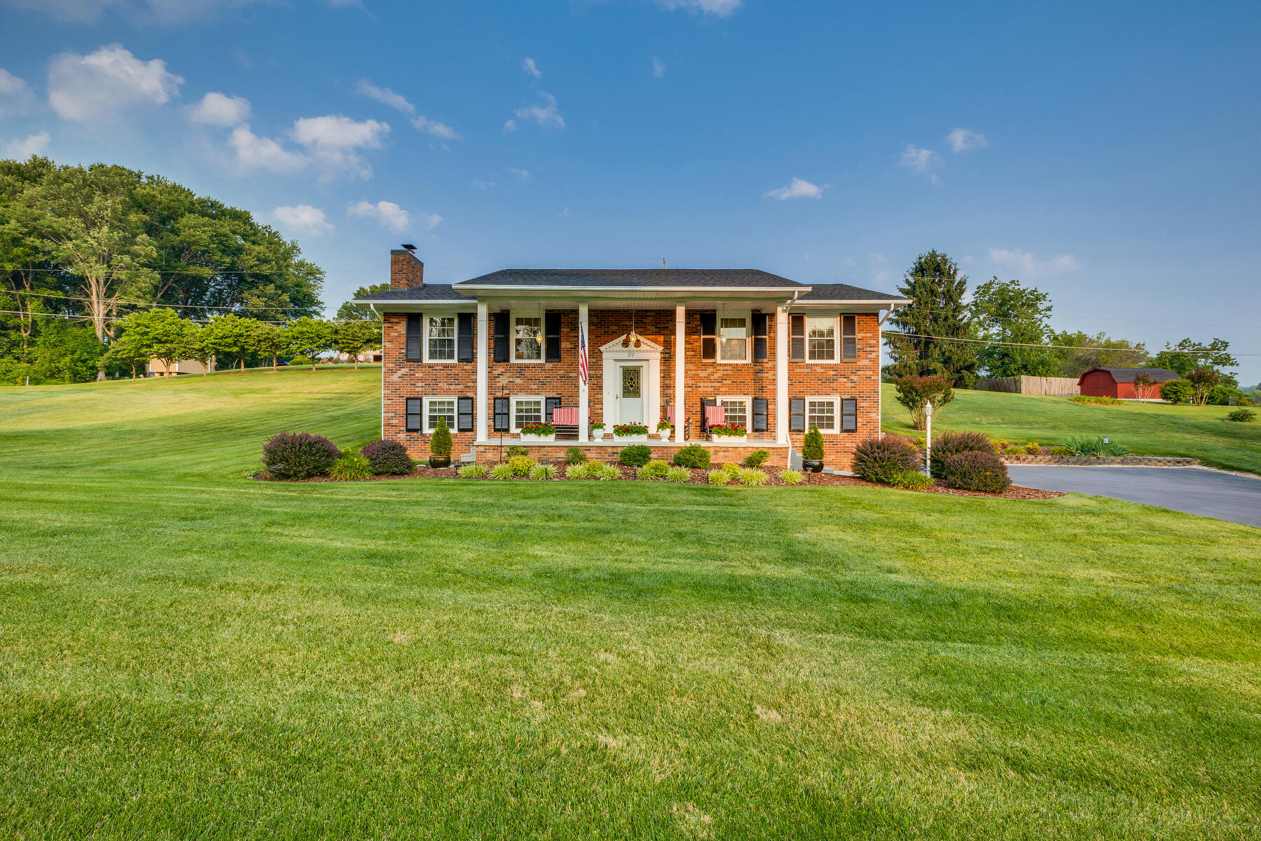 212 Mandan Road Kingsport, TN 37664 - Photo 1 of 40 001