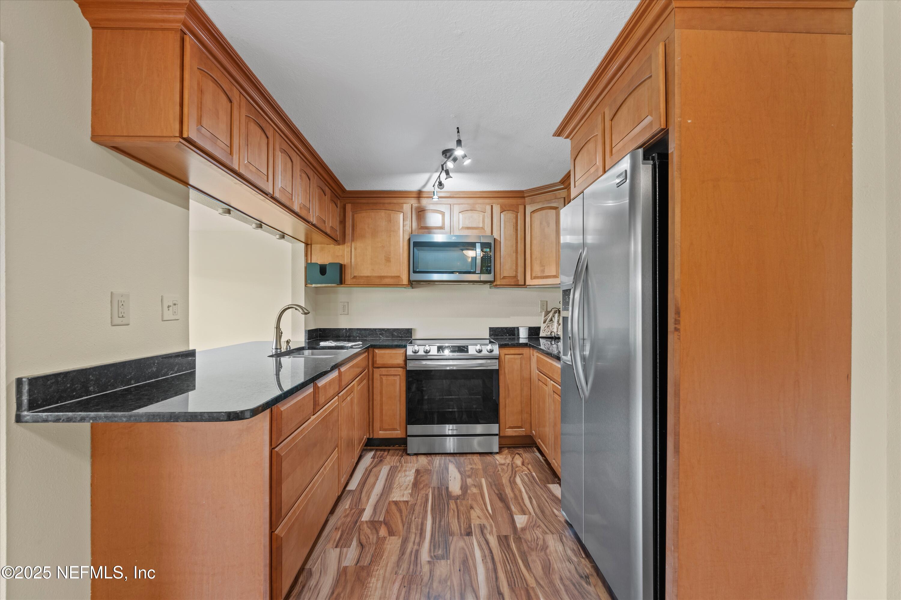 145 Finnigan Road Satsuma, FL 32189 - Photo 16 of 43 10-Kitchen