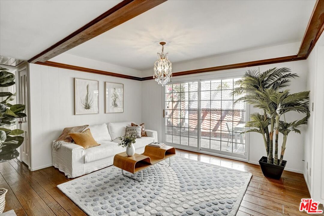 507 Cavanagh Road Glendale, CA 91207 - Photo 14 of 32 a living room with furniture and a window