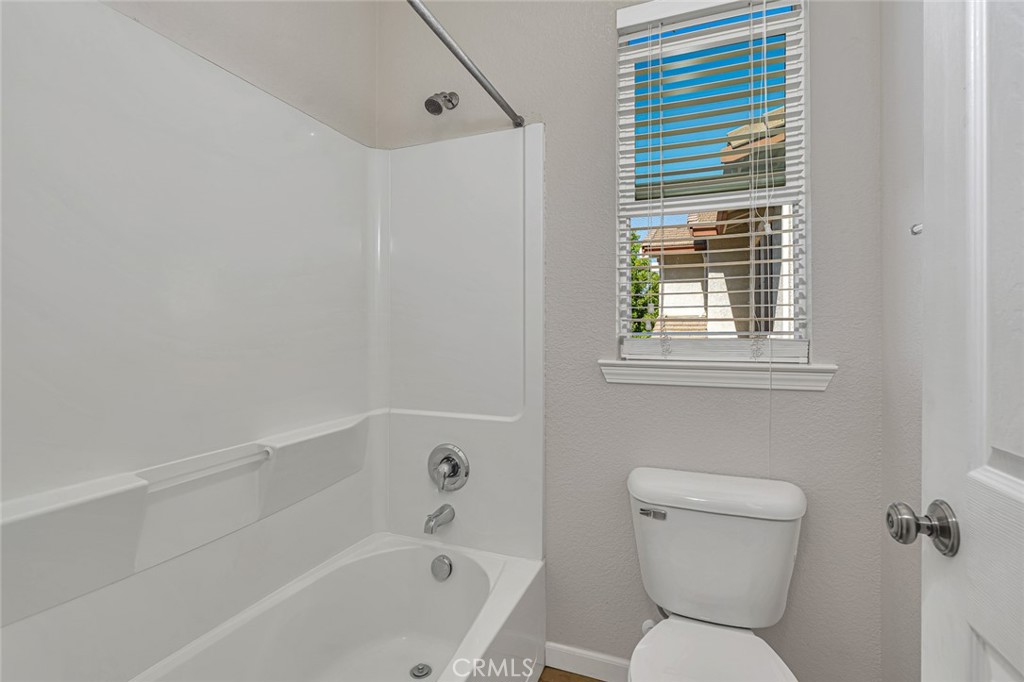 1289 Verdon Court Merced, CA 95348 - Photo 36 of 56 a bathroom with a toilet and a bathtub