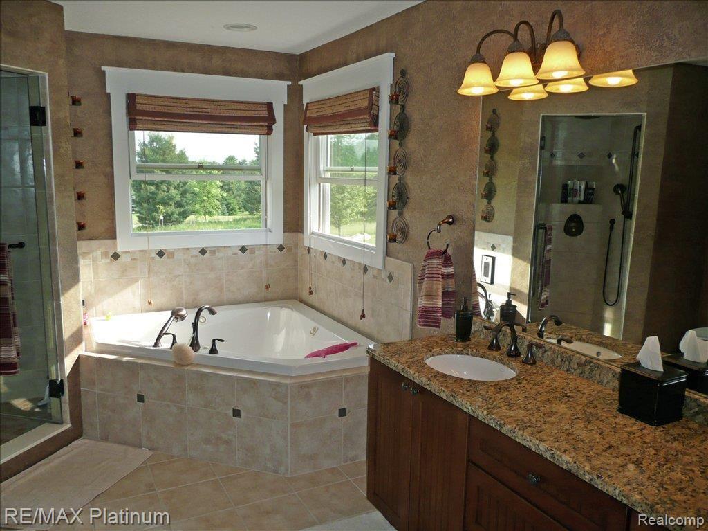 17098 Rosehill Road Pinckney, MI 48169 - Photo 8 of 13 Master Bath