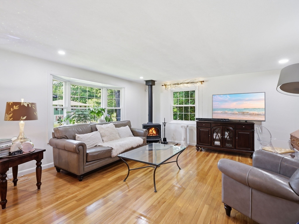 77 Old Stage Road Chelmsford, MA 01824 - Photo 5 of 40