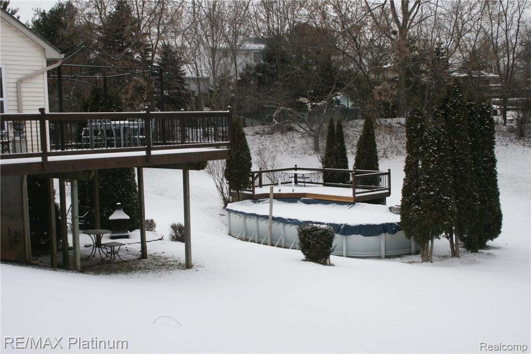 4215 Ridge Court Pinckney, MI 48169 - Photo 4 of 15 IMG_3733.jpg