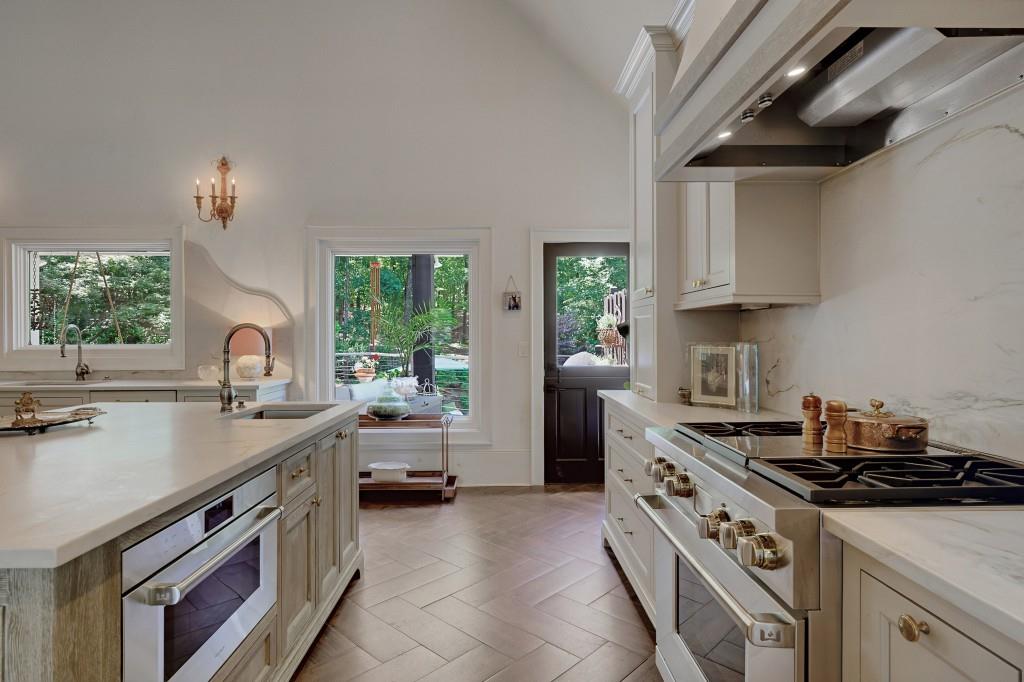 950 Jones Road Roswell, GA 30075 - Photo 19 of 62