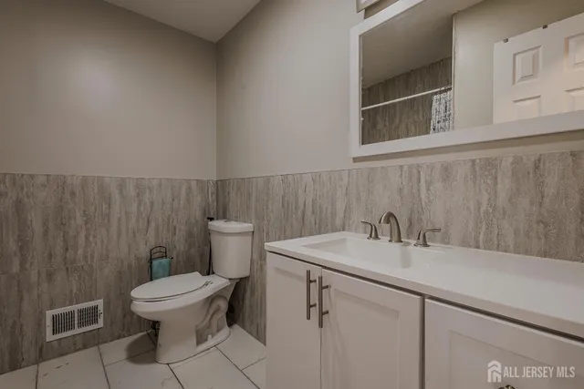 $695,000 | 1 Hallo Street, Edison, NJ 08837