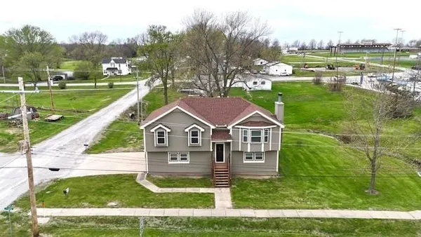 $297,775 | 801 North Davis Street, Hamilton, MO 64644