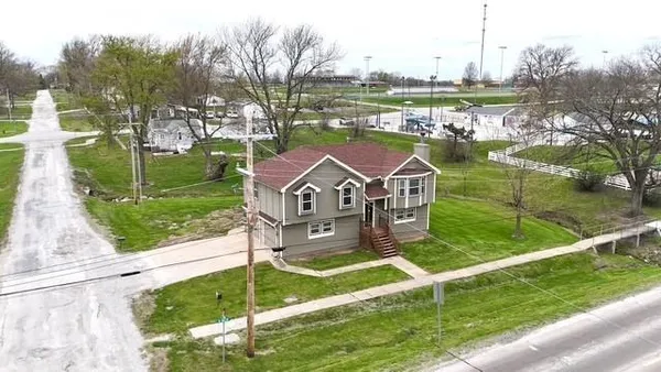 $297,775 | 801 North Davis Street, Hamilton, MO 64644