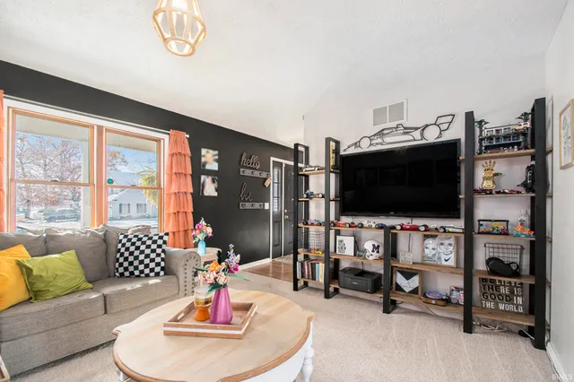 $362,500 | 4004 Stonegate Drive, Mishawaka, IN 46544