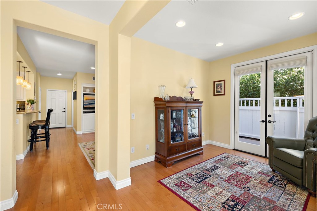 8 Earthen Court Ladera Ranch, CA 92694 - Photo 5 of 58 a living room with furniture and a rug