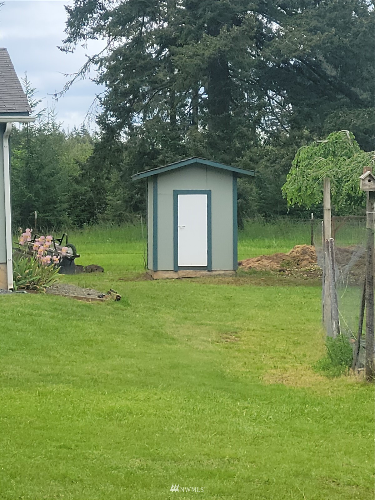 231 Monroe Road Winlock, WA 98596 - Photo 4 of 24 a house with a yard
