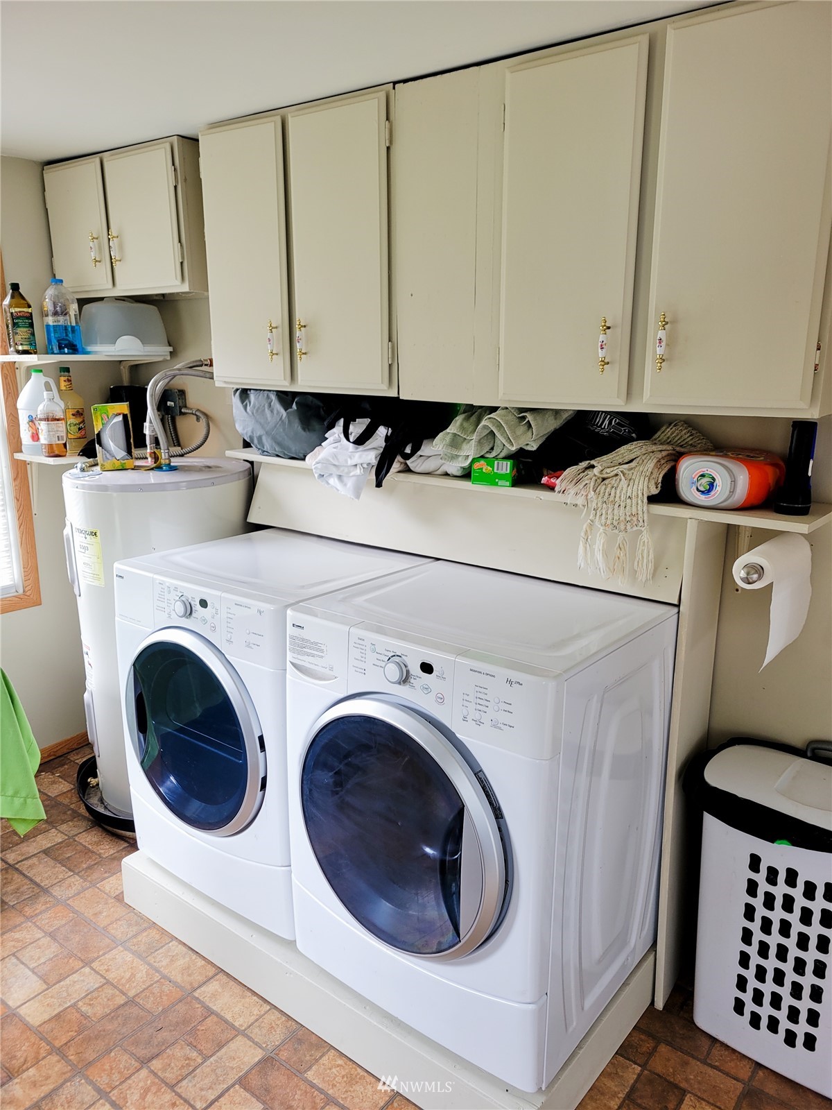 231 Monroe Road Winlock, WA 98596 - Photo 9 of 24 a utility room with dryer and washer