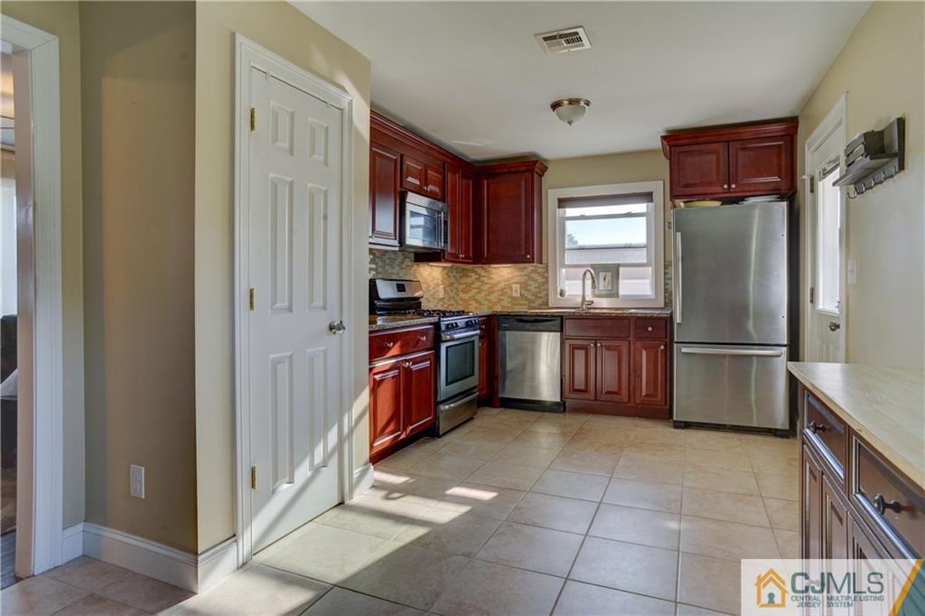 3241 Washington Road Sayreville, NJ 08859 - Photo 6 of 21 Gallery Image 6