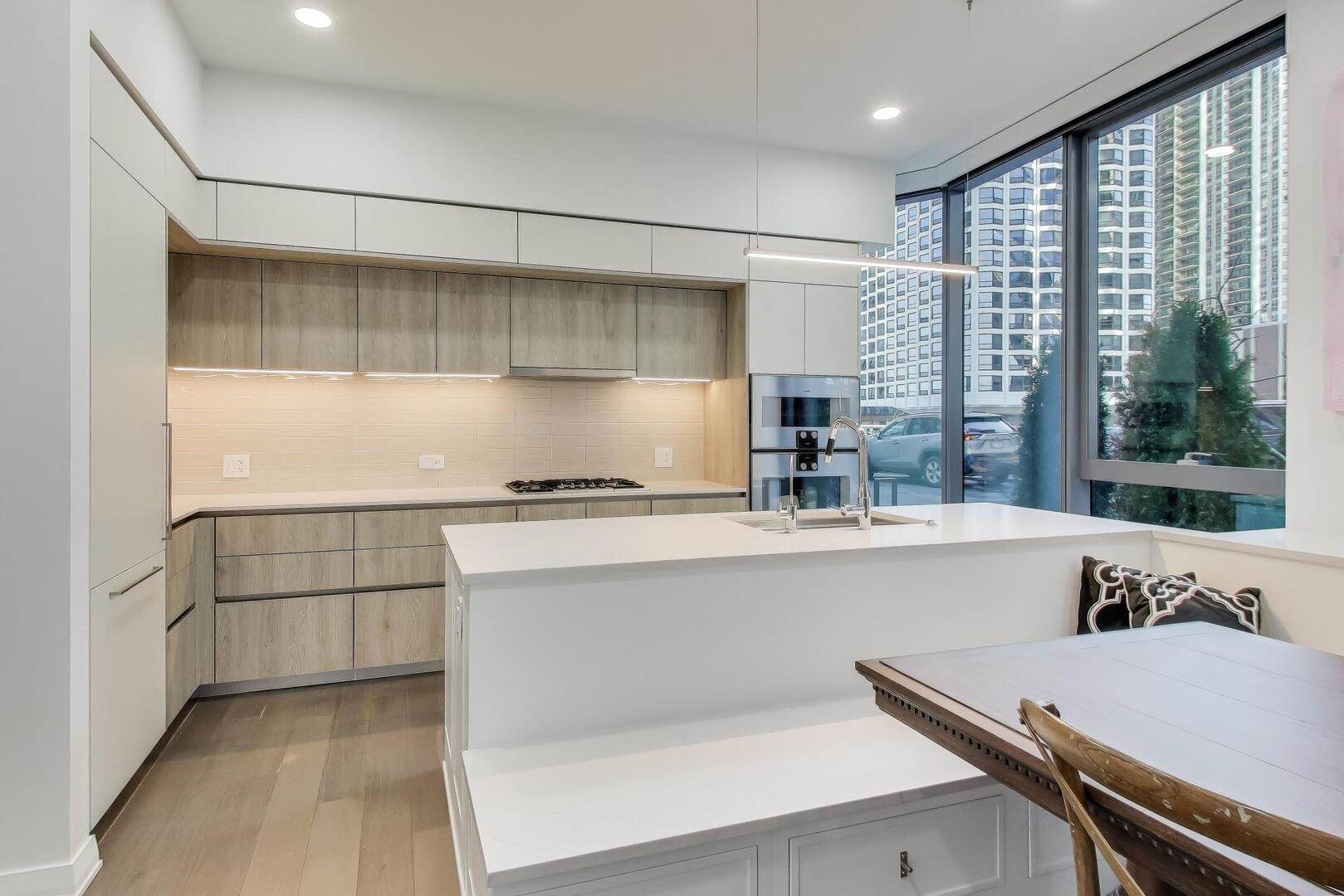 211 North Harbor Drive, Unit TH01 Chicago, IL 60601 - Photo 16 of 95