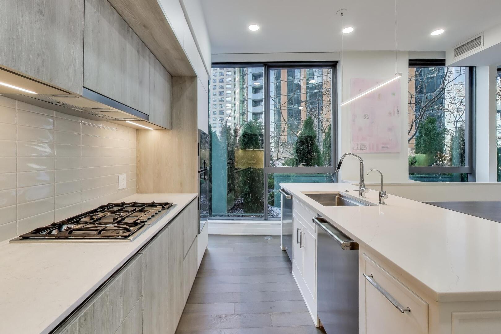 211 North Harbor Drive, Unit TH01 Chicago, IL 60601 - Photo 17 of 95