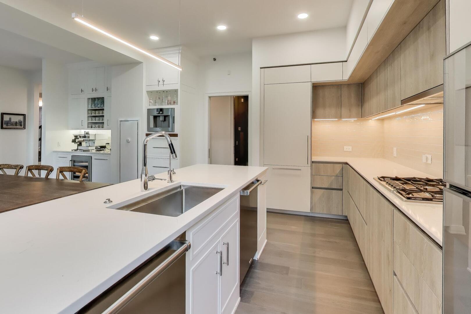 211 North Harbor Drive, Unit TH01 Chicago, IL 60601 - Photo 18 of 95