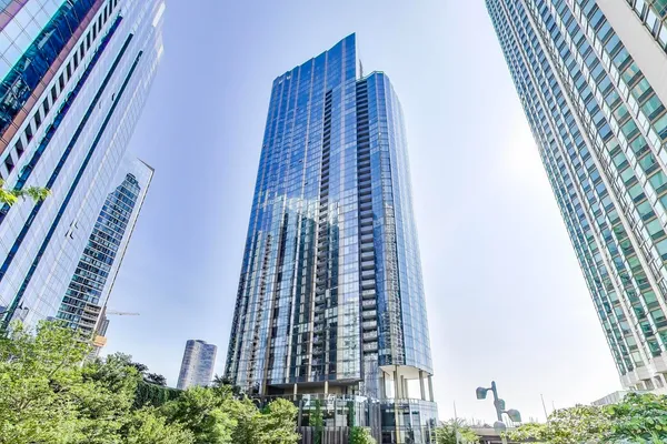 $2,300,000 | 211 North Harbor Drive, Unit TH01, Chicago, IL 60601