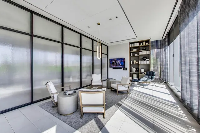 $2,300,000 | 211 North Harbor Drive, Unit TH01, Chicago, IL 60601