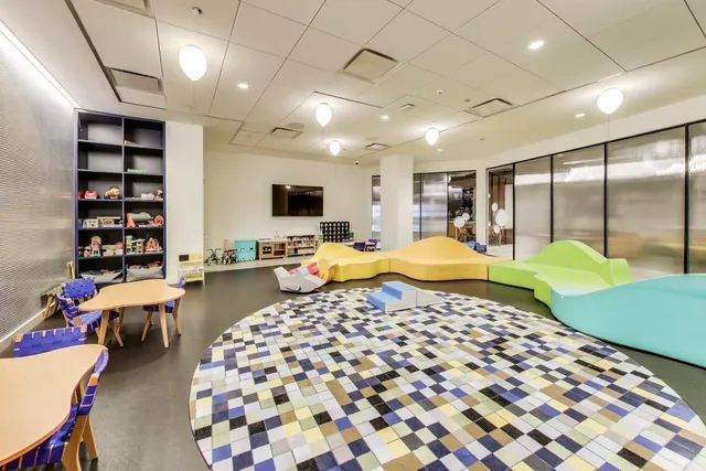 $2,300,000 | 211 North Harbor Drive, Unit TH01, Chicago, IL 60601