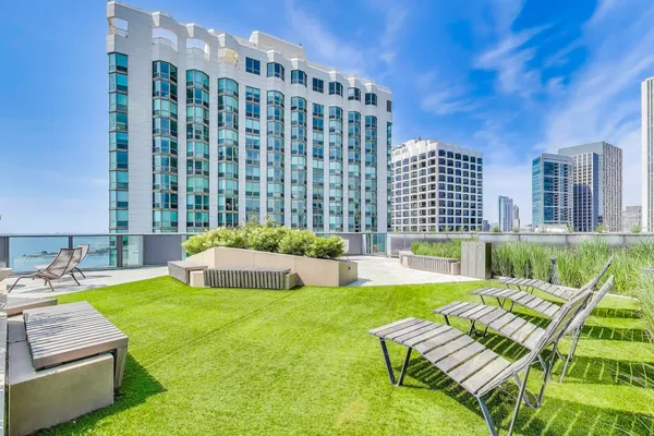 $2,300,000 | 211 North Harbor Drive, Unit TH01, Chicago, IL 60601