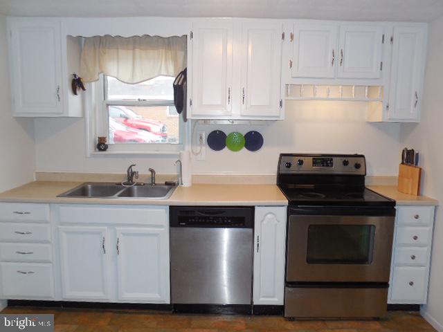 1150 Ruth Street York, PA 17408 - Photo 8 of 34 MAIN FLOOR - OPEN KITCHEN, STAINLESS STEEL APPL.