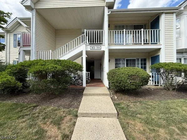 $2,585 | 95 Sapphire Lane, Franklin Park, NJ 08823