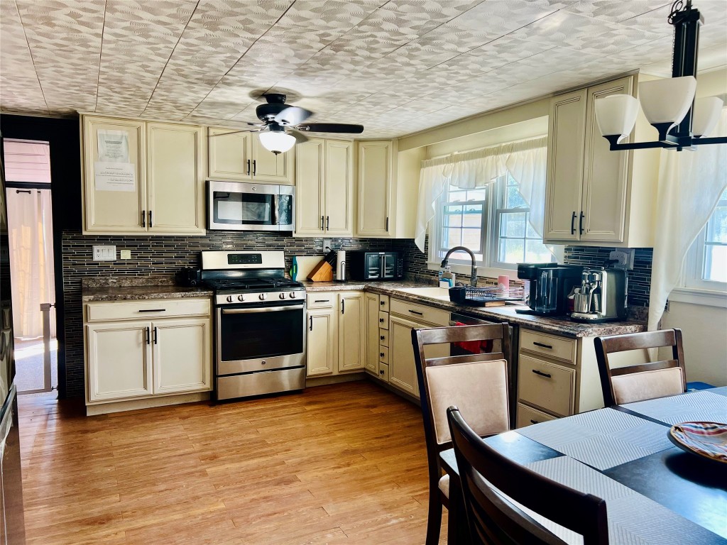 757 Jensen Road Vestal, NY 13850 - Photo 2 of 14