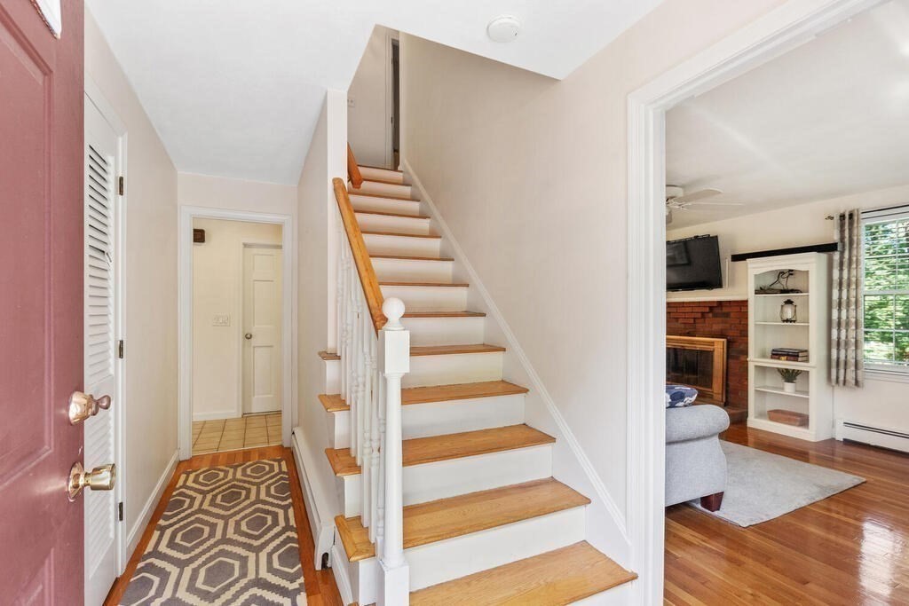 20 Ledgewood Drive Danvers, MA 01923 - Photo 4 of 31