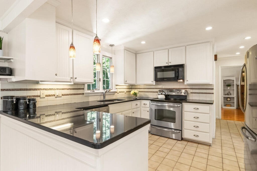 20 Ledgewood Drive Danvers, MA 01923 - Photo 8 of 31