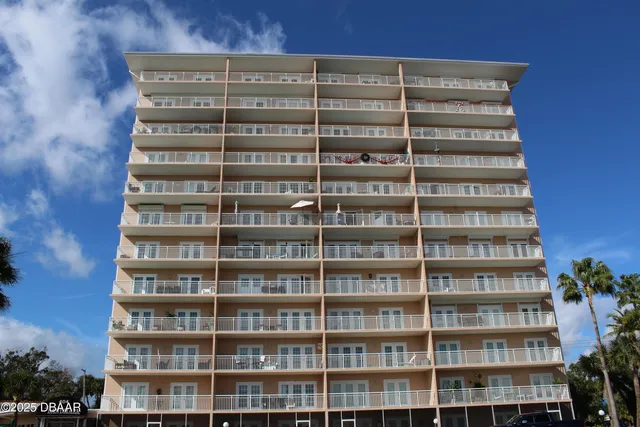 $1,595 | 404 South Beach Street, Daytona Beach, FL 32114