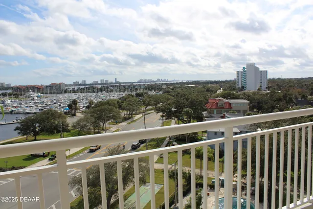 $1,595 | 404 South Beach Street, Daytona Beach, FL 32114