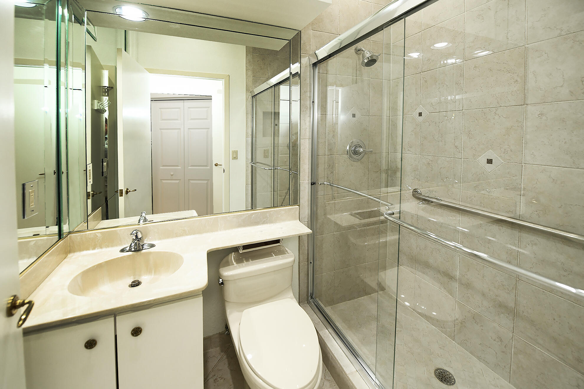 21286 Harrow Court Boca Raton, FL 33433 - Photo 20 of 28 Guest Bathroom